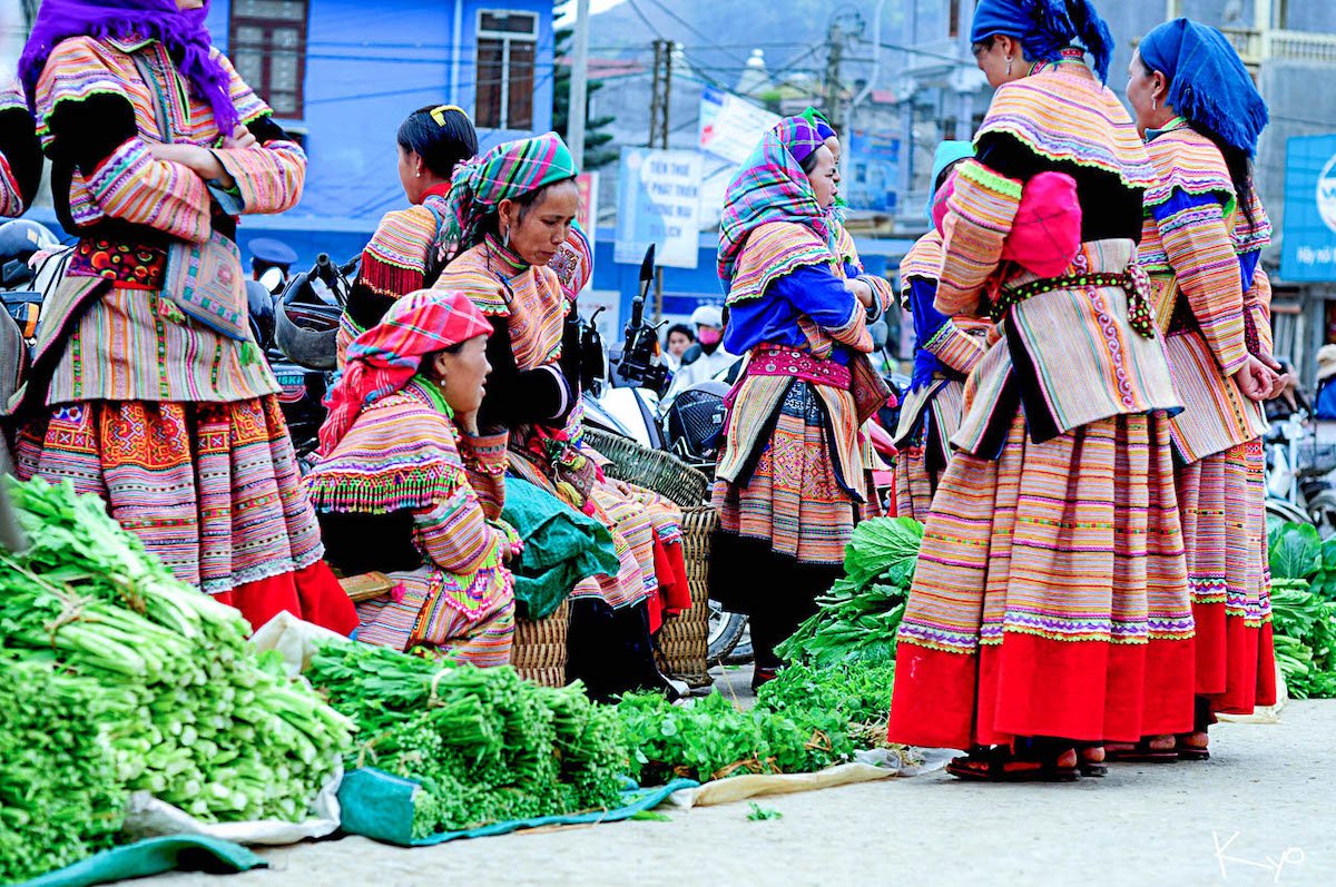 Tour Hà Giang – Đồng Văn – Mã Pì Lèng – Lũng Cú 3 Ngày 2 Đêm chợ phiên Đồng Văn - Tour Hà Giang – Đồng Văn – Mã Pì Lèng – Lũng Cú 3 Ngày 2 Đêm