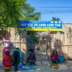 Làng dệt lanh Lùng Tám