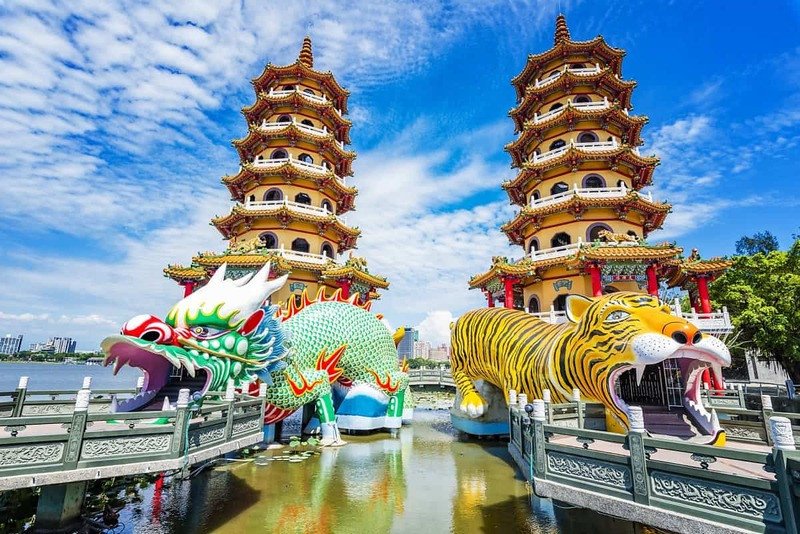 Đài Xuân Thu & Tháp Long Hổ Đài Loan